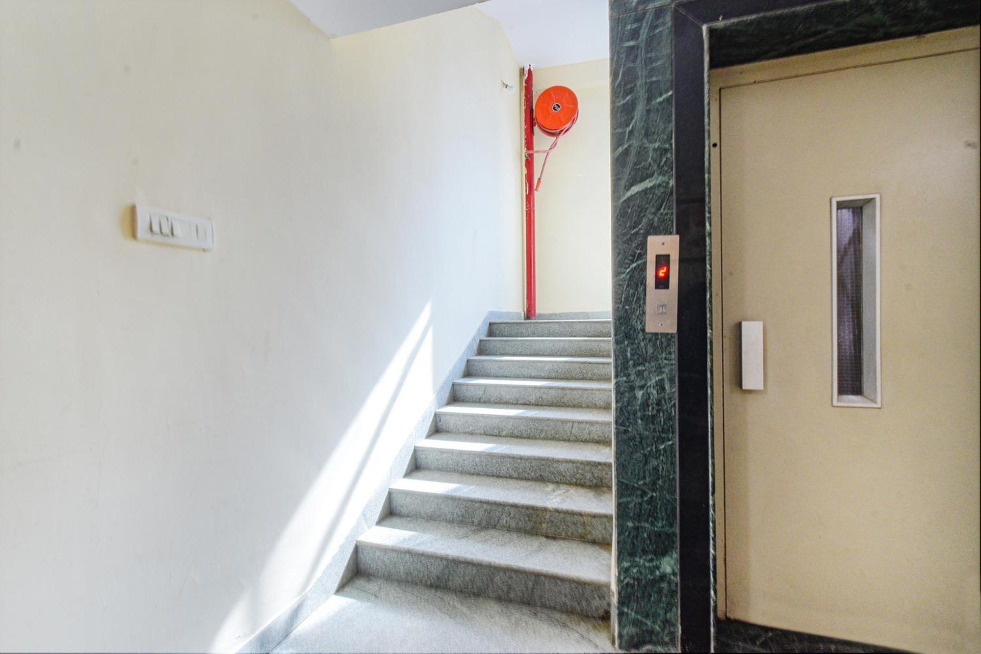 Fabhotel N Residency, Hitech City - 350M From Yashoda Hospital, Hitech City Хайдарабад Экстерьер фото
